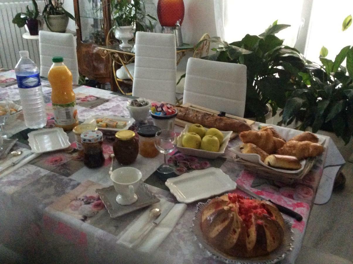 Gites Et Chambres D'Hotes Les Roses The أوتريف المظهر الخارجي الصورة